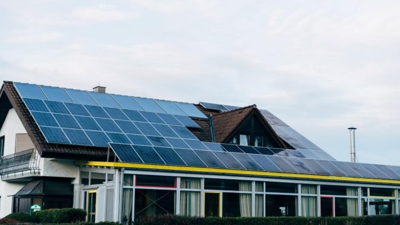 What Factors Should Homeowners Consider Before Installing the Best Residential Solar Panels?