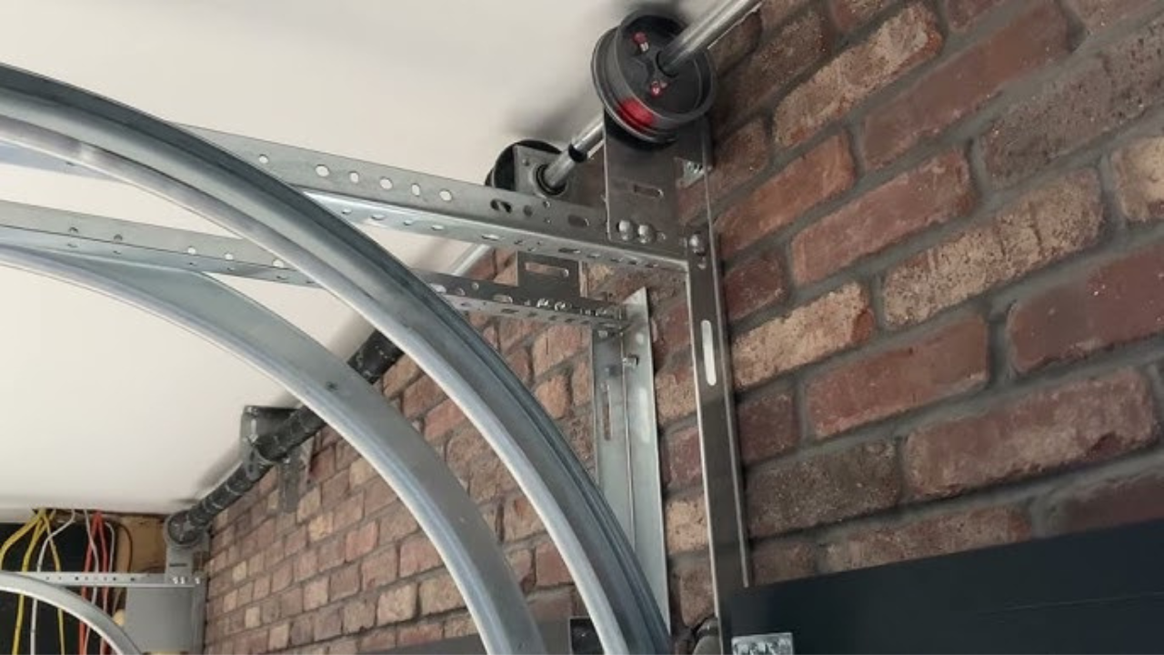 What Is the Influence of Garage Door Track Radius on the Performance of Doors